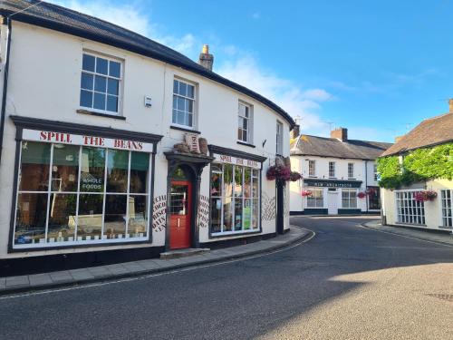 Wimborne Apartment | Central apartment with lovely views & professional home office