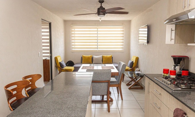 La Perla Apartment | Central apartment near IMSS, H. Civil and CUCS