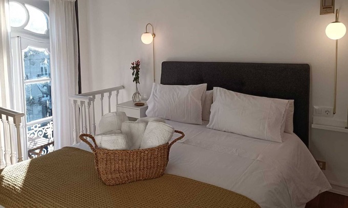 Maria Auxiliadora Apartment | CENTRAL APARTMENT-SUITE IN THE OLD GRAND HOTEL OF VIGO