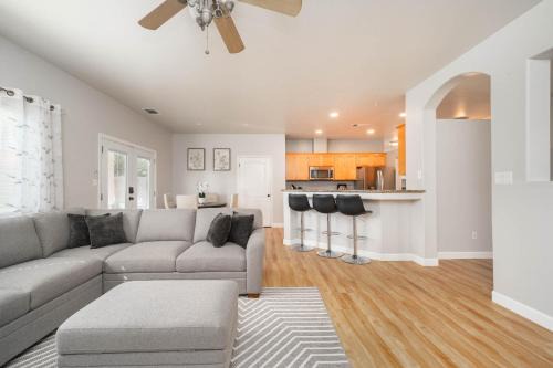 River Oaks House | Central Bliss near parks & shops