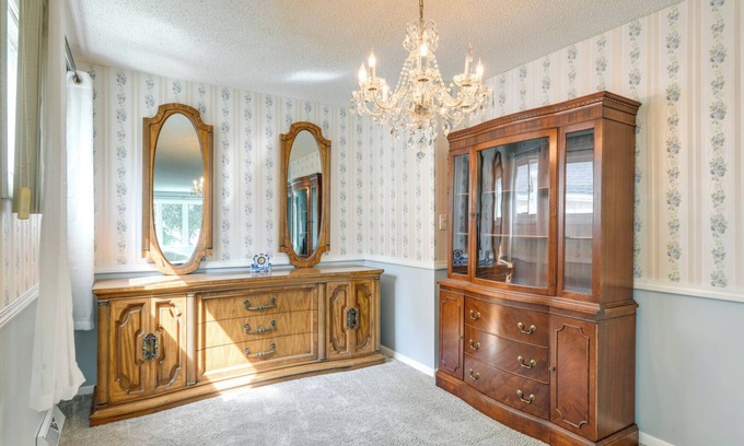 Depew Apartment | Central Cheektowaga Apt w/Shared Hot Tub & Pool!