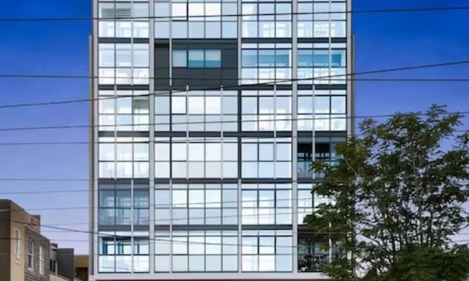 Cremorne Apartment | Central, Chic & Cool Richmond Apt. 2BR. Sleeps 6.