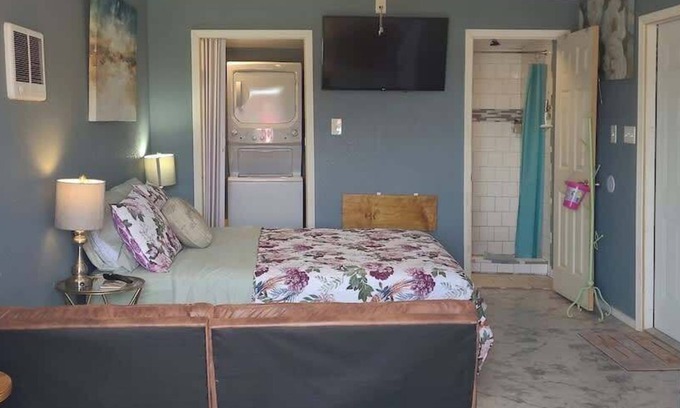 Del Mar House | Central City Nook w/Fenced Backyard