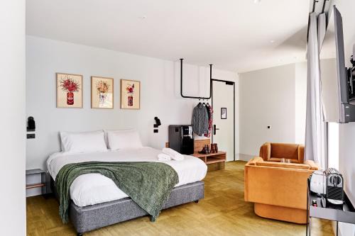 North Melbourne Hotel | Central Club Hotel - North Melbourne