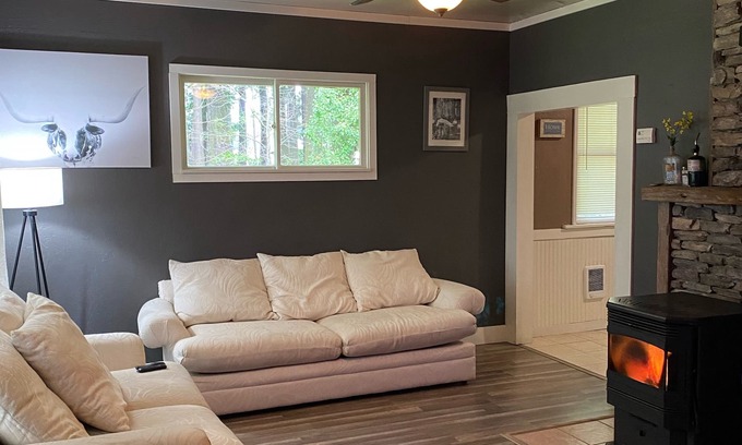 Port Angeles House | Central comfy home