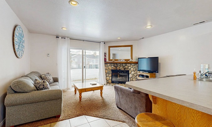 Harbor Village Condo | Central condo w/grill & community pool/hot tub/tennis - on bike path