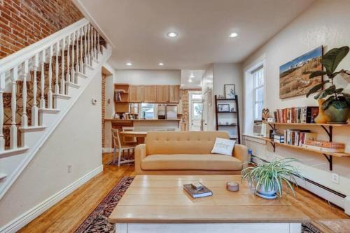 San Rafael House | Central Denver Townhome Close To Historic Neighborhood