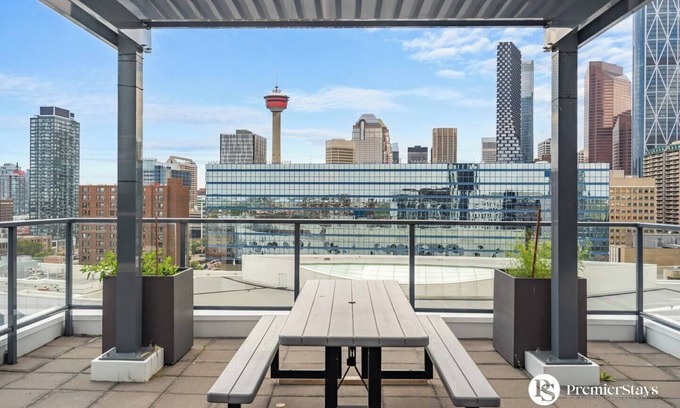 East Village Apartment | Central DT » King Bed » Near Library » Fitness Centre