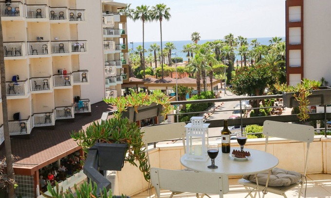 Alanya Apartment | Central Flat w/ Balcony & Sea View, 1 Min to Beach