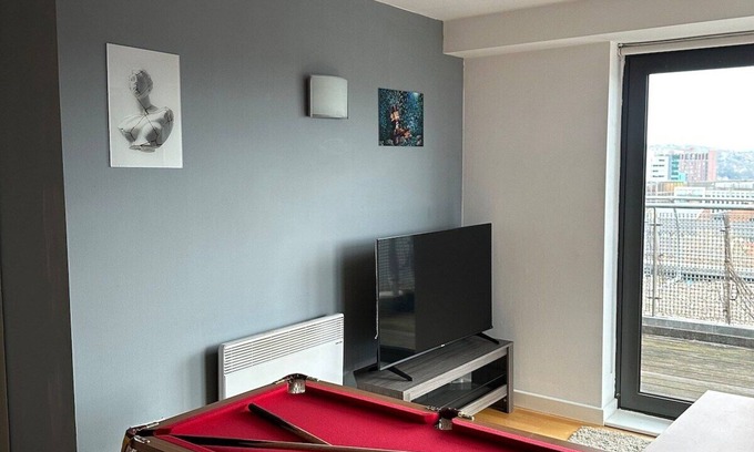 Sheffield City Centre Apartment | Central Flat|Pool Table|Balcony