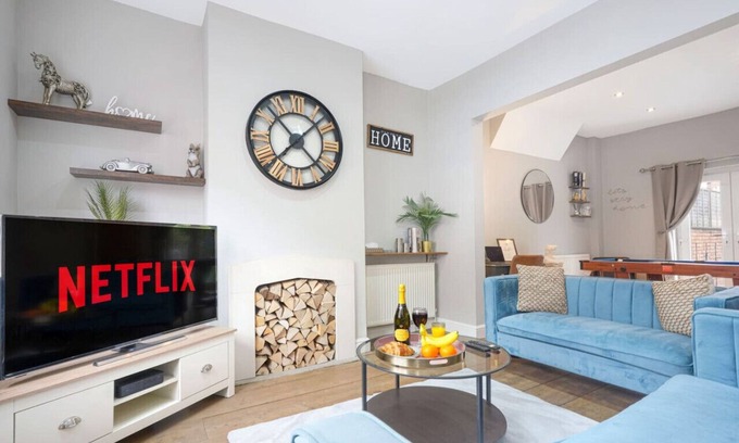 Northampton House | Central House - Pool Table, SmartTV, Wifi+Parking