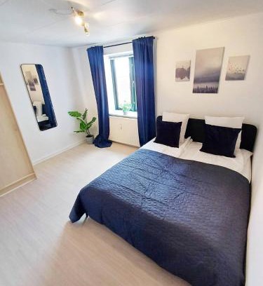 Hjørring House | Central Large Double Room With Free Parking