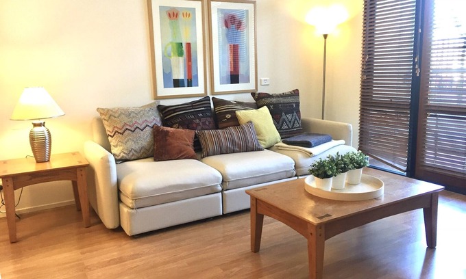 City East Apartment | Central Loft Apartment Free Parking