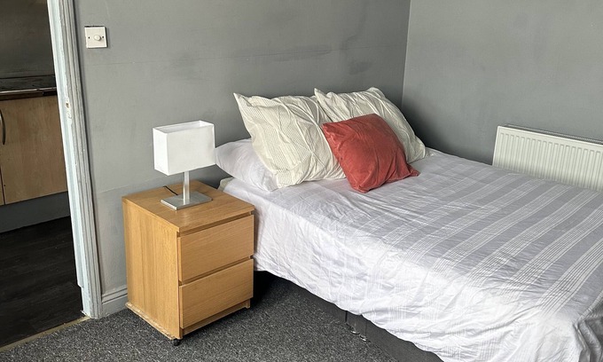 Kensal Green Apartment | Central London Flat in Kensal Green Newly renovated on quiet private street