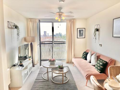 Churchill Apartment | Central London skyline view highest floor service apartment