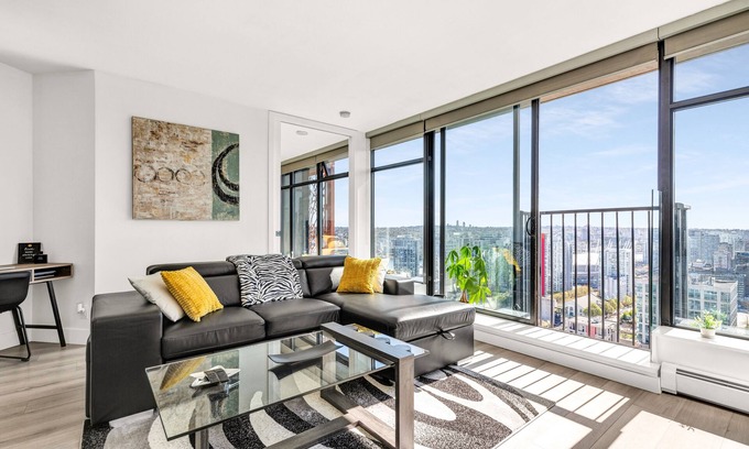 Gastown Apartment | Central Luxury Apartment with Best City Views!