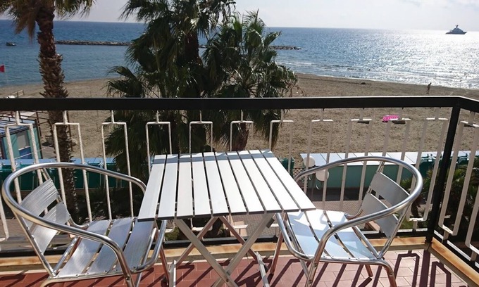 San Bartolomeo al Mare Apartment | Central mini apartment right by the sea, Diano Marina, max. 4 people