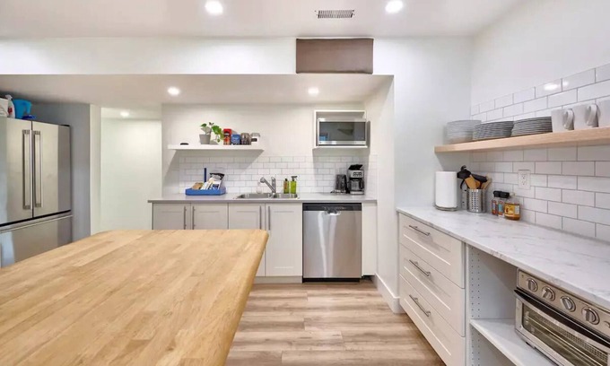 East Side House | Central modern 3-bedroom home