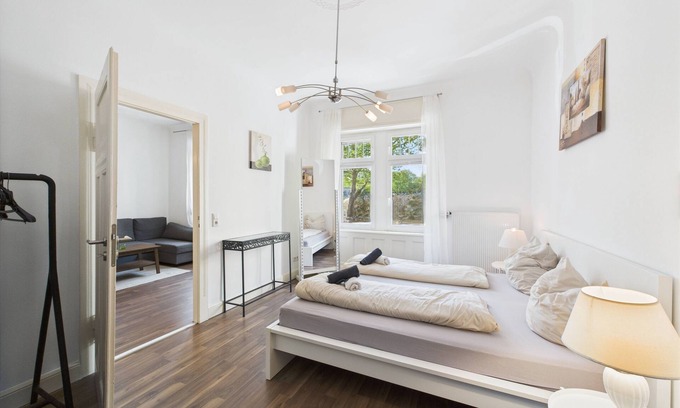 Wiesbaden Apartment | Central modern apartment I balcony I up to 4 persons