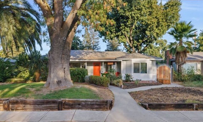 Modesto House | Central Modesto - 3bed2bath+sofabed