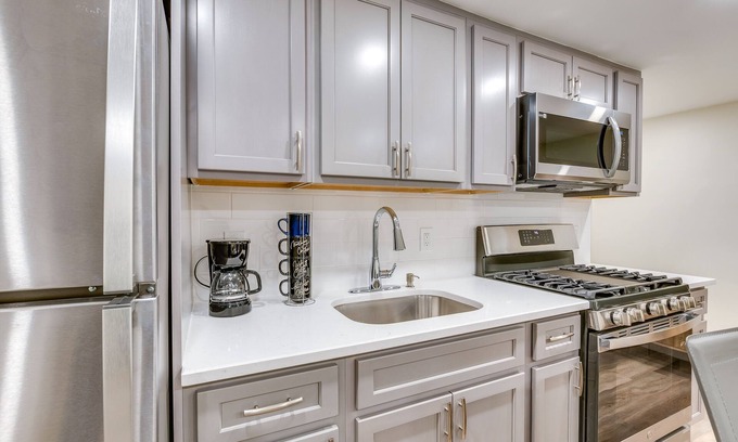 North Ironbound Apartment | Central Newark Apartment: 1 Mi to Downtown!