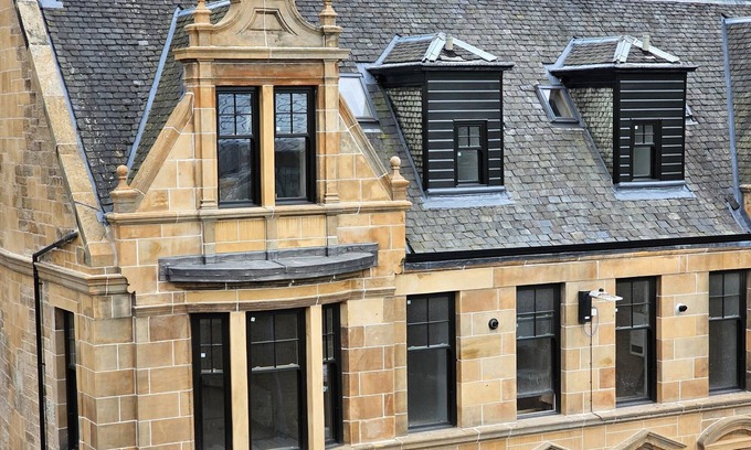 Paisley Apartment | Central Paisley Apartment- Airport/Glasgow access