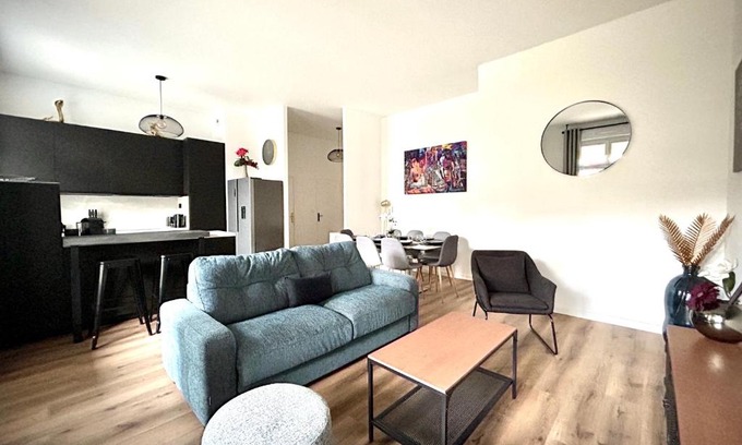 Serris Apartment | Central Park