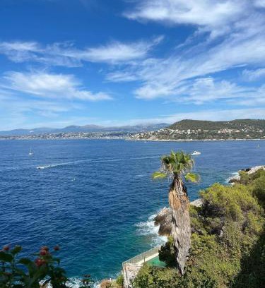 Les Baumettes Apartment | Central place close to the beach AC air , WI FI, parking