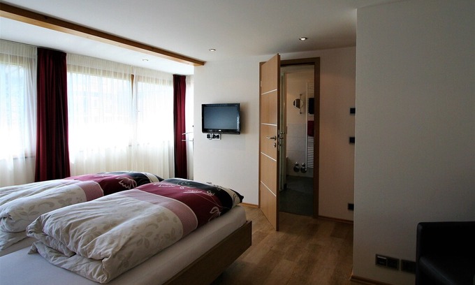 Oberstdorf Apartment | Central, quiet location, 5-star comfort, south-facing balcony, summer: mountain railway incl.