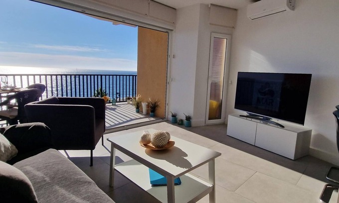 Fuengirola City Centre Apartment | Central & Quite New 2BDR beachfront apt Fuengirola