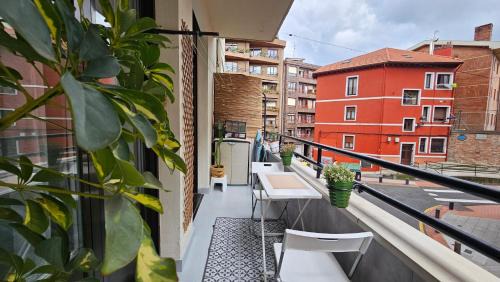 Uribarri House | Central River Room - private WC