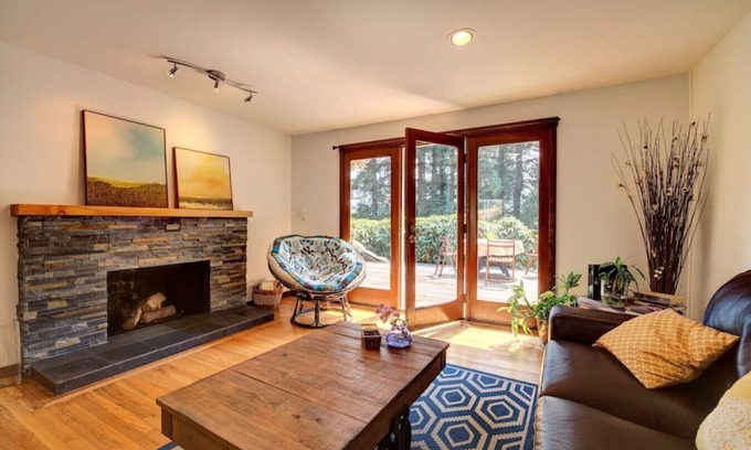 Sammamish House | Central Sammamish Home With Private Setting