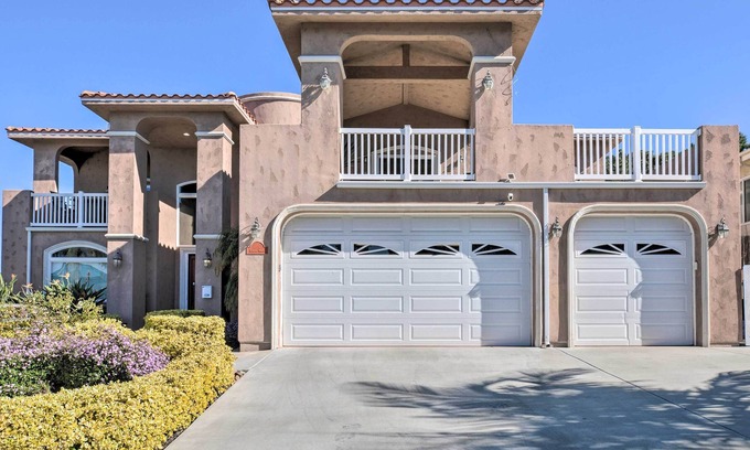 Morena House | Central San Diego Home: Fireplaces & Fire Pit