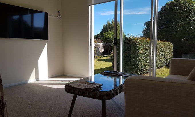 New Plymouth Apartment | Central Self Contained 1 Bedroom Apartment