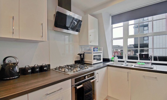 Slough Apartment | Central slough - sleeps 3 - transport links