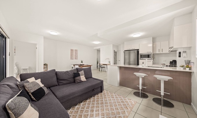 South Brisbane Apartment | Central South Brisbane Stay with Pool Access