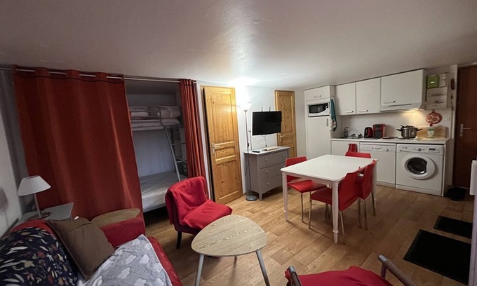 Laveissiere Apartment | Central studio in Lioran with terrace and parking
