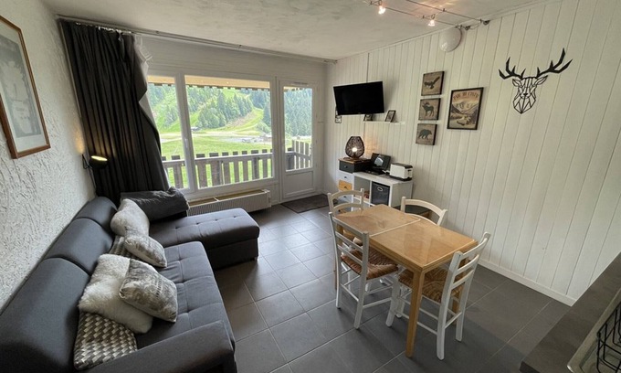 Laveissiere Apartment | Central studio with balcony and WiFi