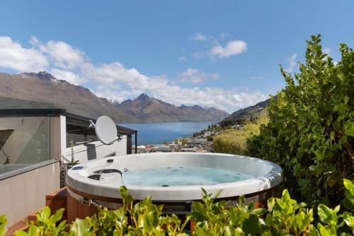 Queenstown City Centre House | Central Sunset Charm