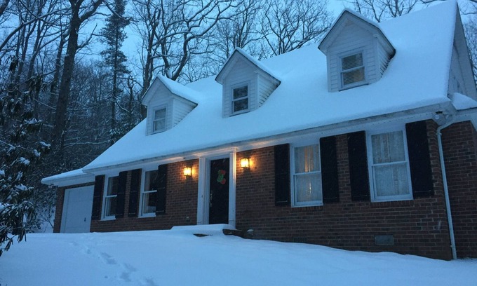 Boone House | Central to Blowing Rock, App State, Tweetsie, Downtown Boone and Ski Mountains!