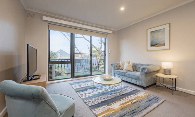 Armadale Apartment | Central to Everything Spacious 1 Bedroom Apartment