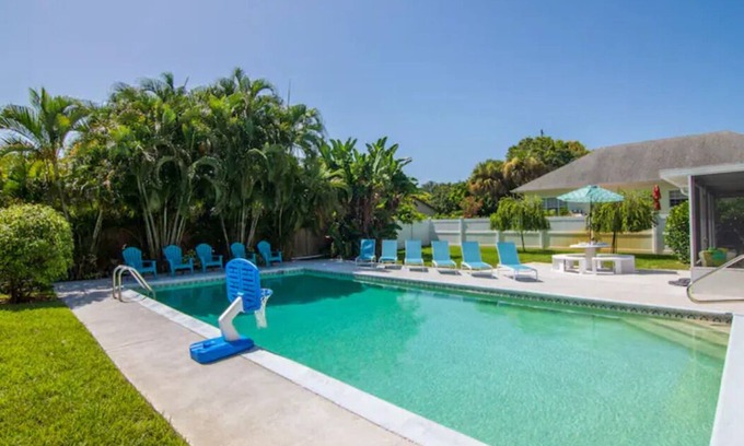 Vero Beach South House | Central Vero Family Bungalow 6 Bed, 3 Bath w/Heated Pool