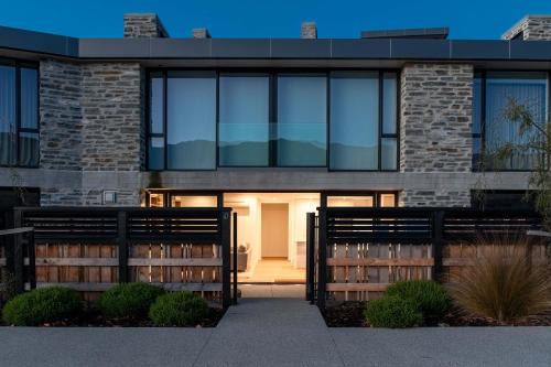 Wanaka Apartment | Central Wanaka Lakeside Condo