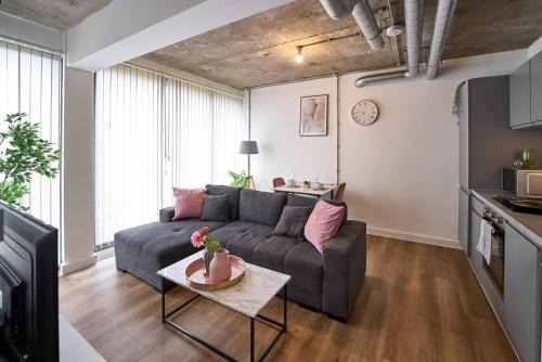 Warrington Apartment | Central Warrington Stay Stylish 1BR Apartment