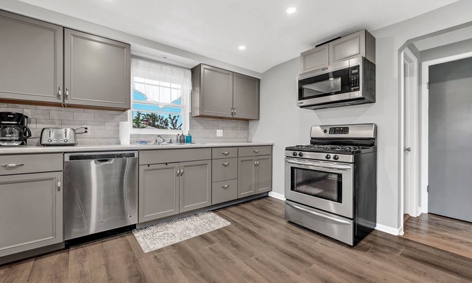 Cheektowaga House | Centrally Located 2 Bedroom Unit