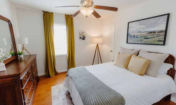 Midtown Condo | Centrally Located 2BR Overton Square Unit 2 Yes Pets