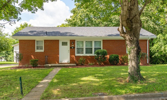Lebanon House | Centrally Located 3 bed 1 bath