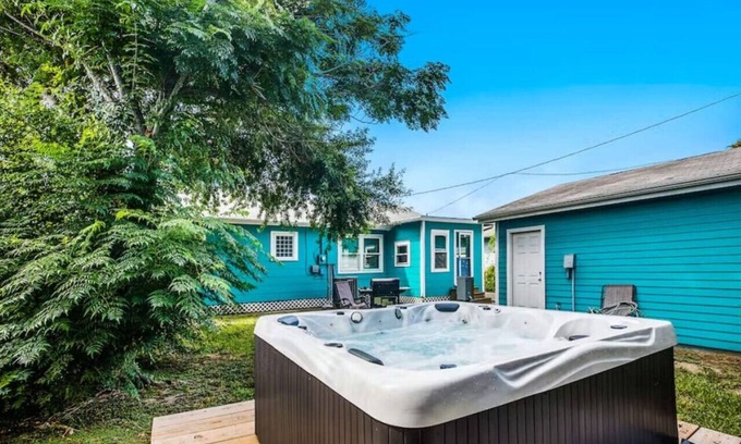 Galveston House | Centrally located and close to the ferry