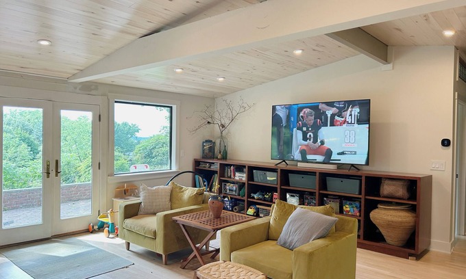 South End House | Centrally Located Bright Family Home with Peaceful Natural Views and Central A/C
