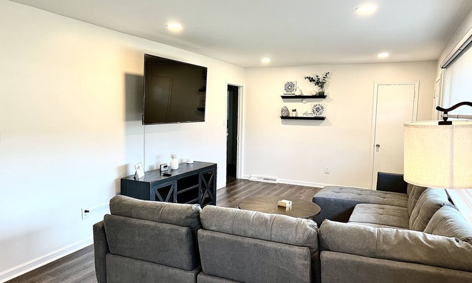 Greensboro House | Centrally Located Cozy House,2 king beds,Game Room
